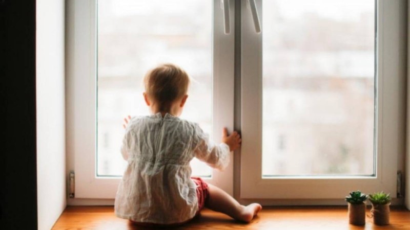 Ақтөбеде 2 жасар бала 5 қабаттан құлап кеткен