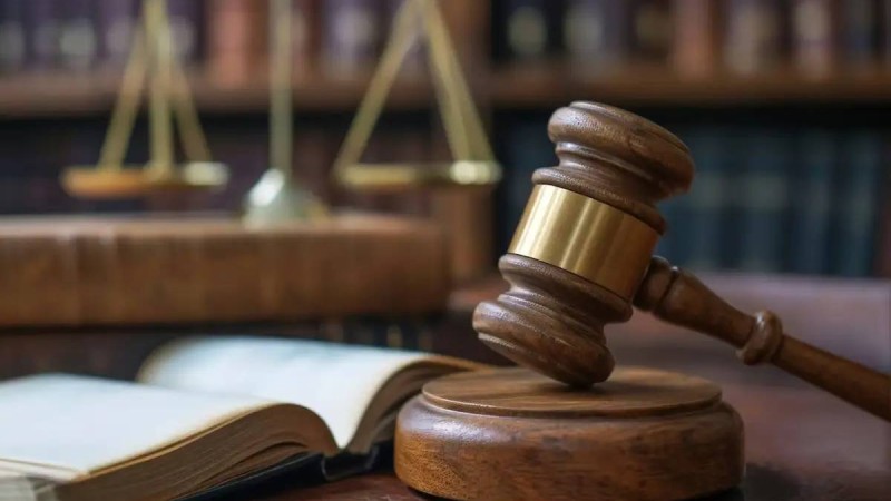 Сапасыз жол кесірінен апатқа ұшыраған оралдық жүргізуші әкімдіктен ақша өндіріп алды