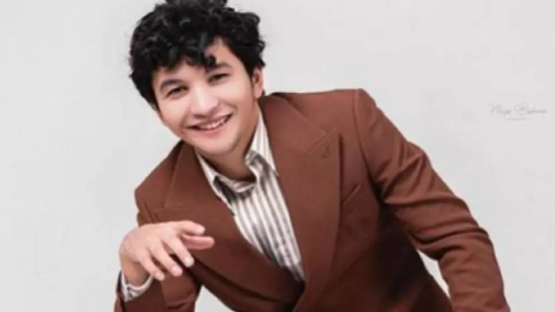 "Қызыл раушан" әнімен танылған Ұланғасыр Қамиев Орта Азияның үздік хитмэні атанды (видео)