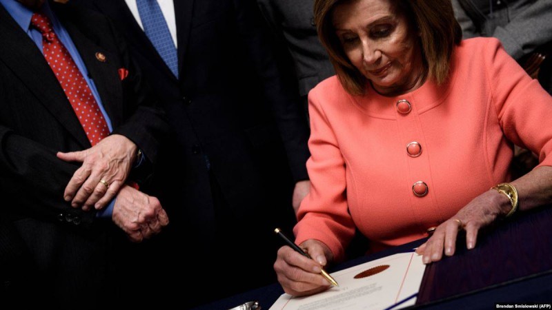 АҚШ сенатында "Трампқа импичмент жариялау ісі" бойынша айыптар таныстырылды