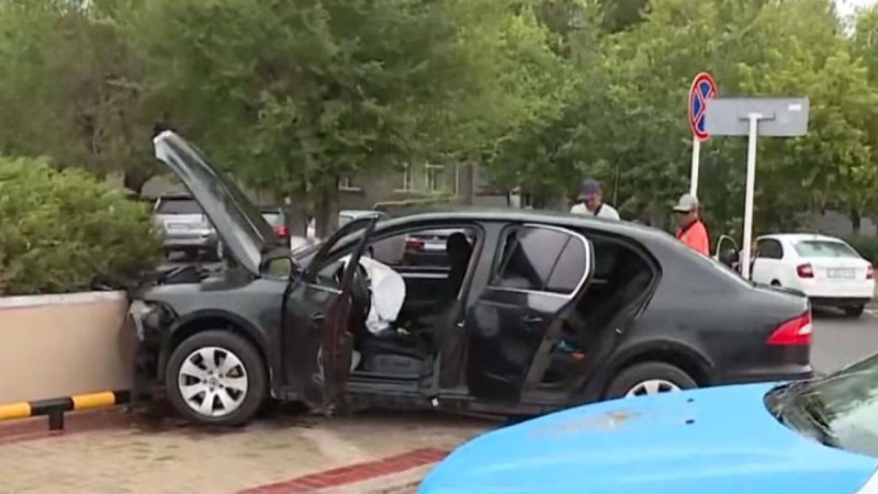 Мектеп бітірушілер Қарағанды ​​әкімдігіне соғылды - Қазақстан жаңалықтары