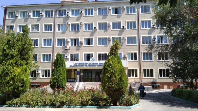 Дәрігердің Kaspi Gold-ына аударып жатыр екен: Заңгер Шымкент ауруханасындағы былық-шылықтың бетін ашты