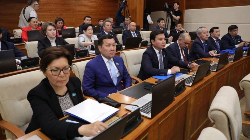 Қазақстанда заң қабылданып қойған соң ғана қазақ тіліне аударылады – Абзал Құспан