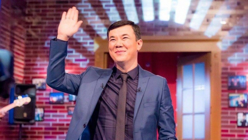 Қоянбаев үйіне кіре алмай қайтты