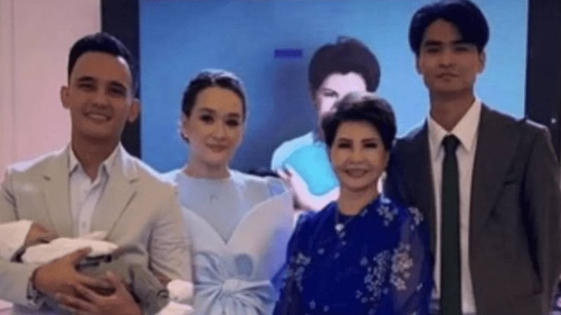 Роза Рымбаева немересі Зейіннің бесік тойын дүркіретіп өткізді (видео)