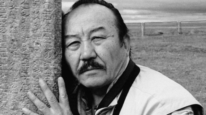 Вашингтондағы зиярат: Мағауиннің қабіріне туған жерінен топырақ салынды