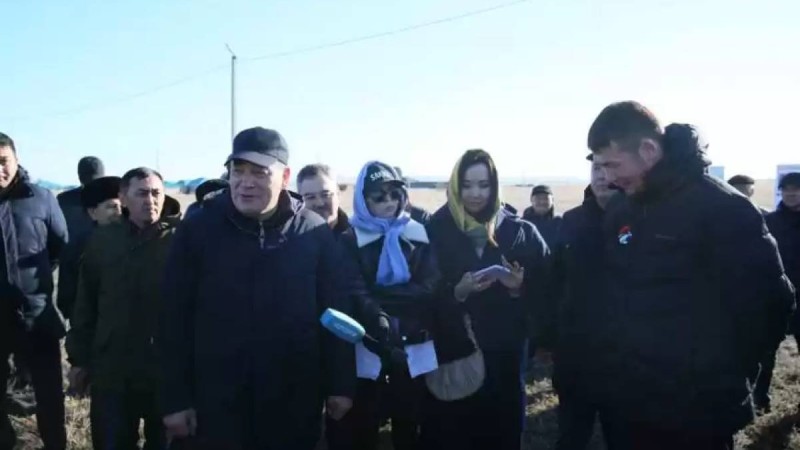 Шавкат Рахмонов Ақтөбедегі су тасқынынан зардап шеккен бір отбасыға үй салып береді