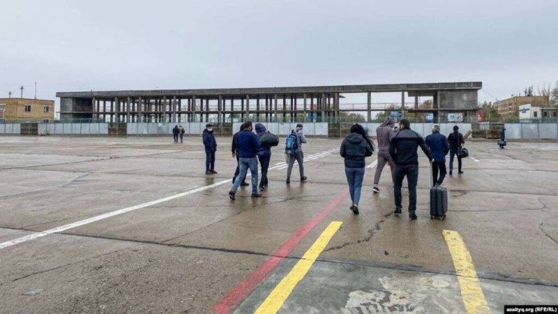 7 млрд теңгеге жөнделіп жатқан әуежайда жолаушы далада қалтырап жүр