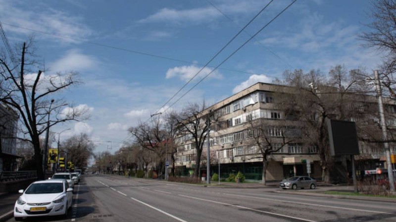 Алматыда карантин кезінде жеке автокөлікпен кім жүре алады?