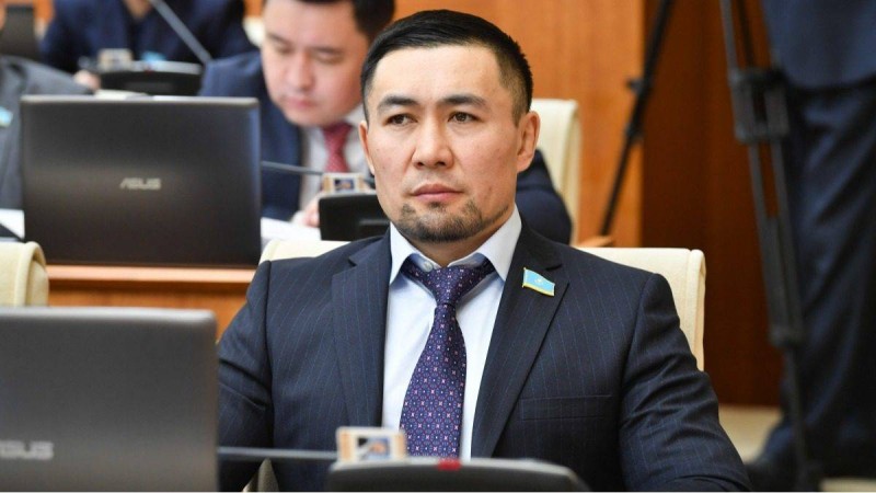 Ардақ Назаров жоғары білім алған ба? Журналист депутаттың дипломына күмән келтірді