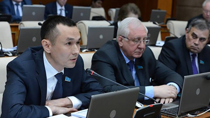 Депутаттар 5 жылдық жоспардың орындалмағанын мәлімдеді