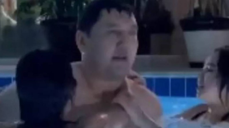 Әкесі Сәбитке үлкен сын: Бассейнде ойнаған Жорабаеваның күйеуі мен қыздары қызу талқыға қалды (видео)