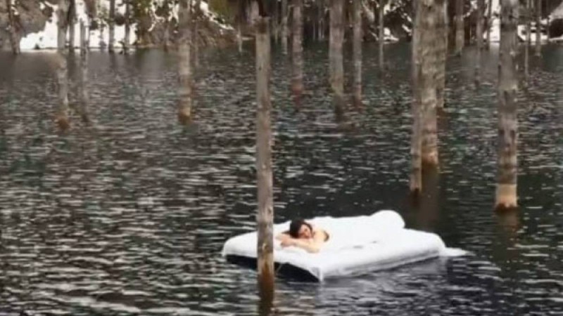 Қайыңды көлінде матраспен жүзген қазақстандық әйел жазаланады