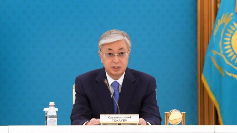 Тоқаев: Шенеуніктер инелік секілді бір орыннан екінші орынға көшіп жатыр
Мемлекет басшысы: Мемлекеттік аппараттағы тағайындаулар органдардың жұмысына жақсы әсер етпейді