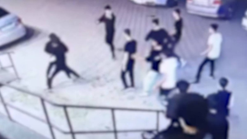 “Көзілдірігінің әйнегі көзіне кірген” - Ақтөбеде оқушы төбелестен соң көз жанарынан айырылған