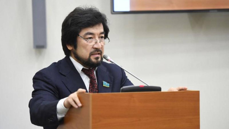 Депутат Бекболат Тілеухан аталық және аналық ұрық базасы мәселесін көтерді