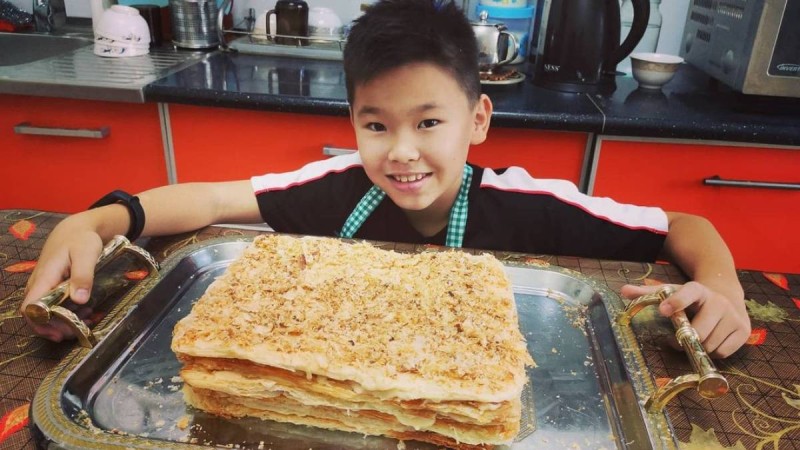 "Телефонға телміре берсем арманыма жетпейтінімді түсіндім": Кәсібімен ақша тапқан 11 жасар қазақ баласы