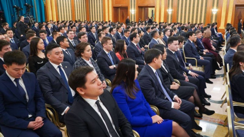 Тоқаев "блатсыз" құрылған кадрлық резерв жастарымен кездесіп жатыр