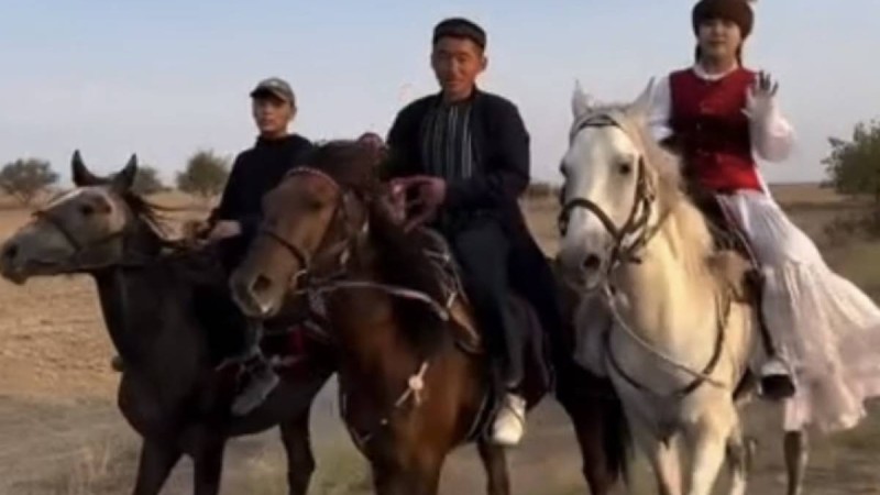 Қытайдан Астананы көру үшін атпен шыққан жұбайлар Алматыға жетті