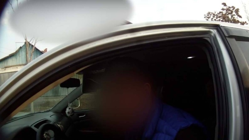 Жетісайда жүргізуші полицейді 30 метрге көлігімен сүйреп кеткен (видео)