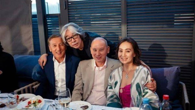 "Бауы берік болсын": Мұхтар Жәкішов әке атанды