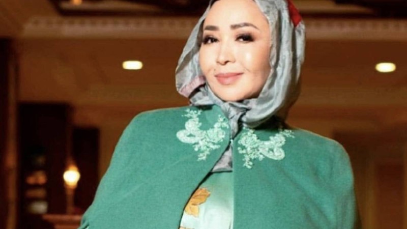 «Тамақ та жоқ»: Айнұр Тұрсынбаева депутаттың әке-шешесін қонаққа шақырып, өзі кетіп қалған