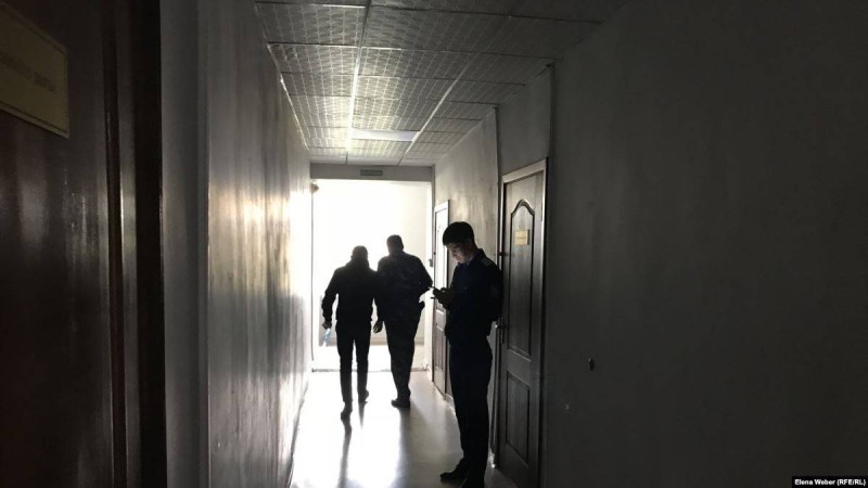 Таразда "мектеп дәретханасындағы зорлау оқиғасына" байланысты сот өтіп жатыр