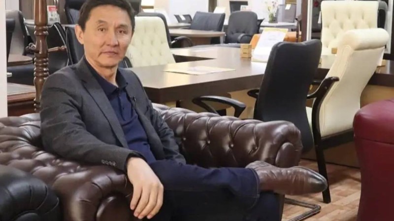 Сахнаға шегіп шығатын «шегірткелер» шектен шықты - Ахметбек Нұрсила