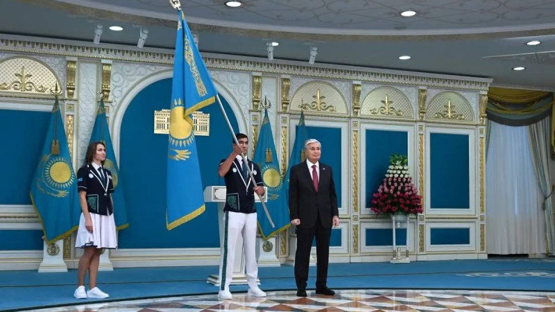 Президент Олимпиадаға қатысатын Қазақстан құрамасының мүшелеріне Мемлекеттік туды тапсырды