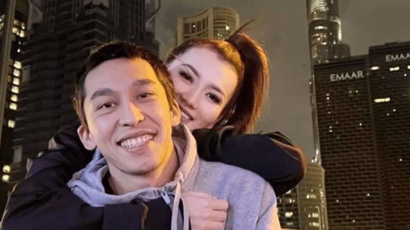 "Еркемен бірге сахнаға шықпаймын": Әнші Раим өзінен үлкен әйелімен неліктен ән айтпайды (видео)