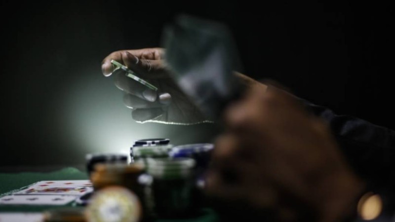 Капитан құмар ойындағы қарыздарын жабу үшін әсери бөлімнің мүлкін пайдаланған