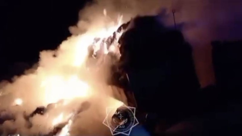 25 тонна шөп тиелген жүк көліктері өртенді