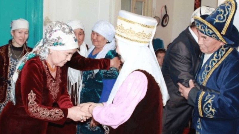 Көрісу ғұрпының маңызы неде және бұл күн қалай тойланады?