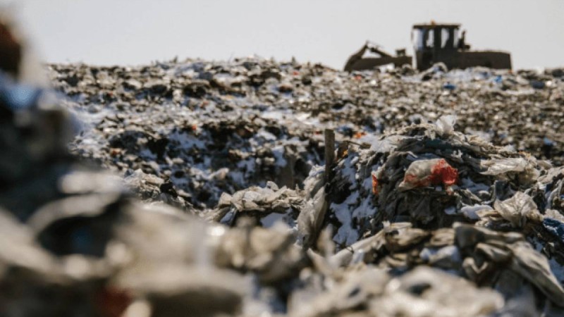 80 миллиардқа жуық iPhone. Алматы мен Астанада қанша қоқыс жиналған?