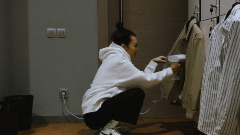 «Нағыз махаббат»: Күйеуінің киімін үтіктеген Ерке Есмахан көпшілікті сүйсіндірді