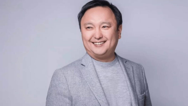 "Кейбір әншілер менсінбейді дейтін": Белгілі ақын Арман Дүйсеновтің өнер жұлдыздарына өкпелеген кезін еске алды