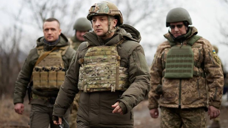 Зеленский: “Бұйырамын! Басқыншыларға барлық қару түрінен соққы жасалсын, барынша көп шығын келтірілсін!”