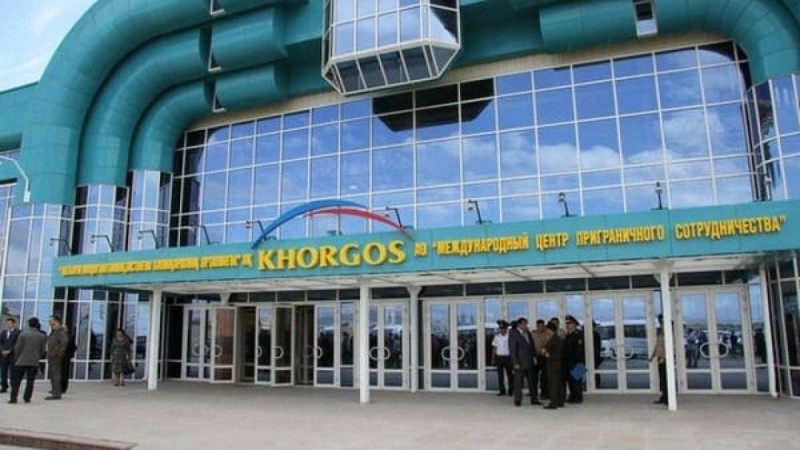 Белгісіз қазан, дәрі толы құмыра, құпия шөп: Қытай қазағы кеденді дүрліктірді