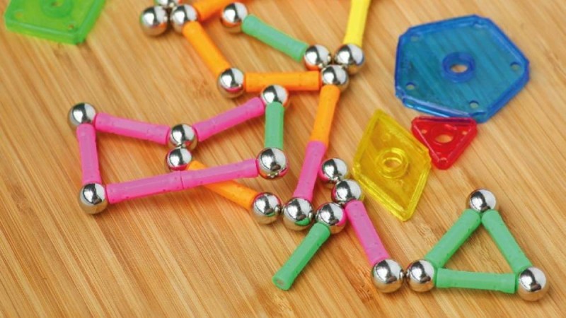 Қостанайда екі жасар баланың ішегінен 13 магнит алынды