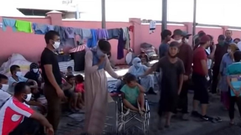 "Картонда ұйықтаймыз, мәйіттер арасында тамақтанамыз": Жүздеген тәжік Қазақстан шекарасында тұрып қалды - Қазақстан жаңалықтары