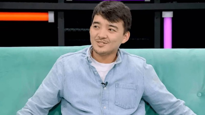 "7 айлығымда анамнан айырылғанмын": Анасы туралы айтқан Еркеш Хасен көз жасына ерік берді (видео)