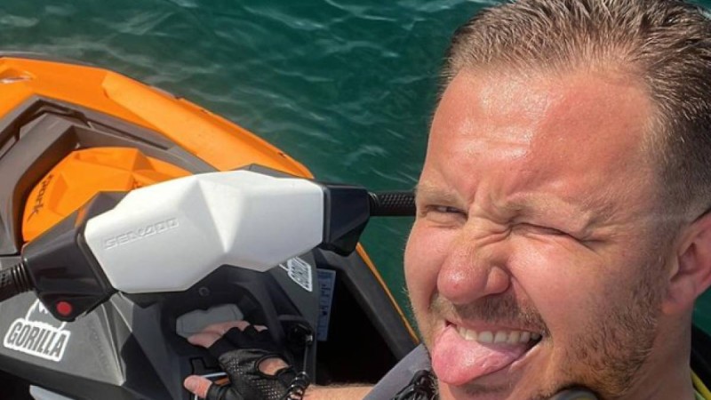 «Мен түсінетін тілде сөйле»: дрифттен турнирдің негізін қалаушы қазақша сөйлеуден дөрекі түрде бас тартты