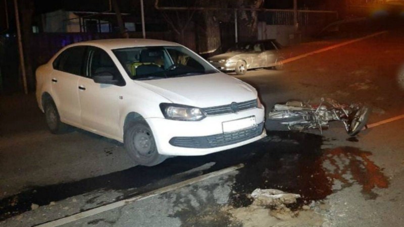 Алматыда қауіпсіздікті сақтамаған көлік жүргізушісі мотоциклшіні қағып кетті - Қазақстан жаңалықтары