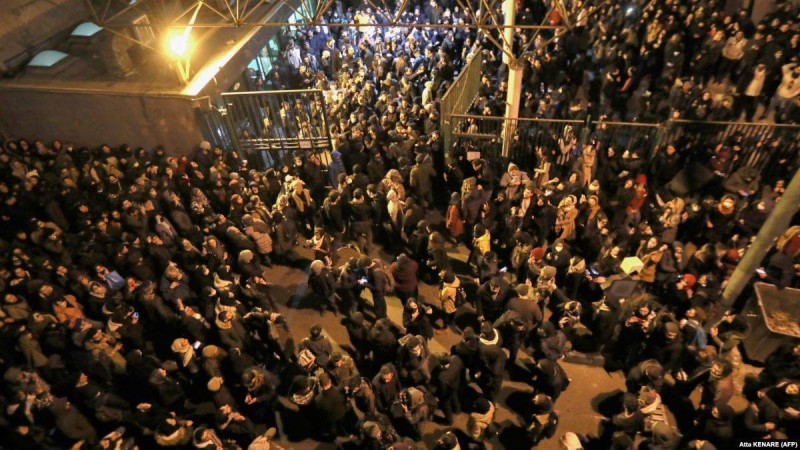 Иранның ұшақ апатын мойнына алуы халықты шеруге шығарды