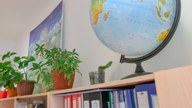 Мектеп директоры оқушыны өгей әкесі зорлағанын жасырған