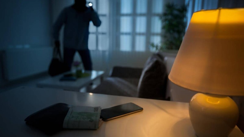 "Бөлмеде бейтаныс әйел жүрді": Үйіне келген түркістандық ұрының үстінен түскен