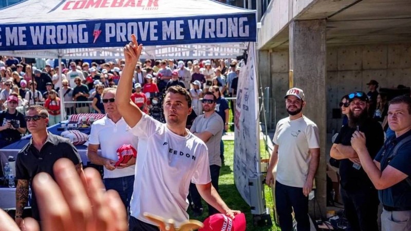 АҚШ-та көптің алдында сөз сөйлеп тұрған Трамптың жақтасы кісі қолынан қаза тапты