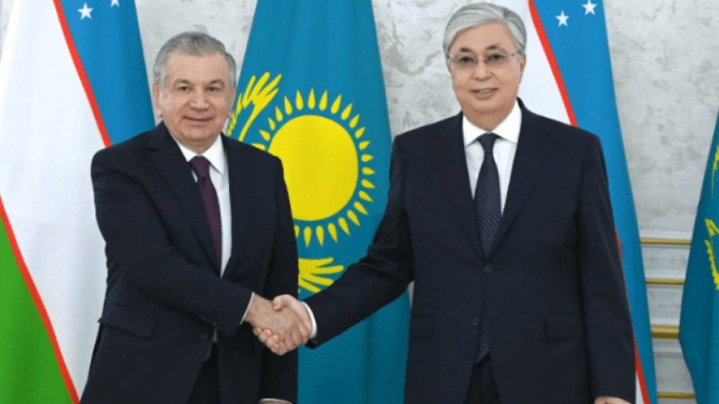 Тоқаев Шымкент қаласында Шавкат Мирзиеевпен бейресми кездесу өткізді