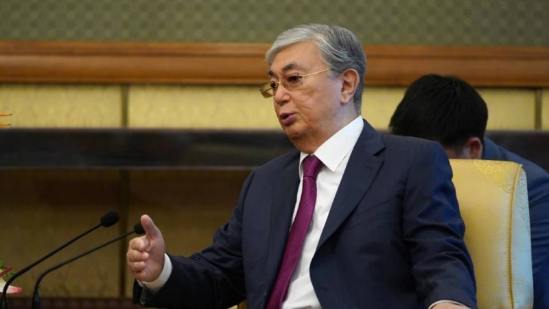 "Отандық вакцинаны" пайдалануға уәде берген президент ресейлік екпе салдырды