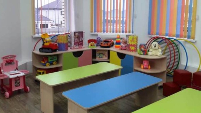 Қызды шашынан сүйреген: Атырауда балабақшада тәрбиешісінің үстінен қылмыстық іс қозғалды (видео)